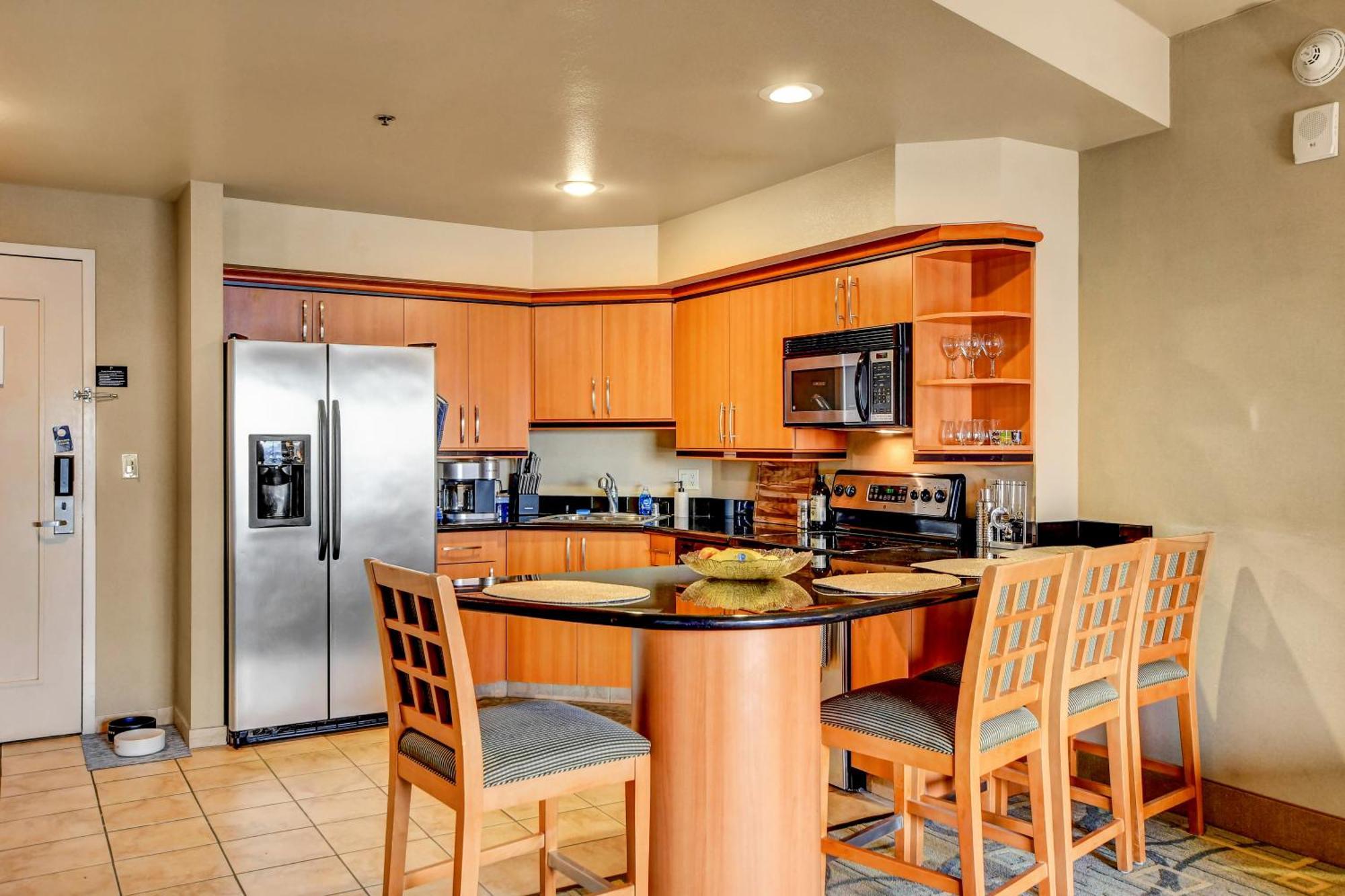 Diligence At The Platinum - No Fees And Free Parking Aparthotel